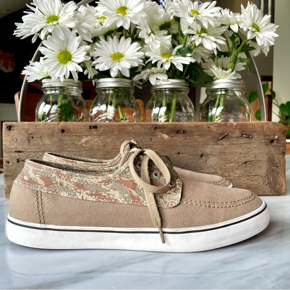 Converse•Size 9.5•Cons Skateboarding Shoes•Khaki and Camo Canvas•Lace-Up Styling - Picture 3 of 16